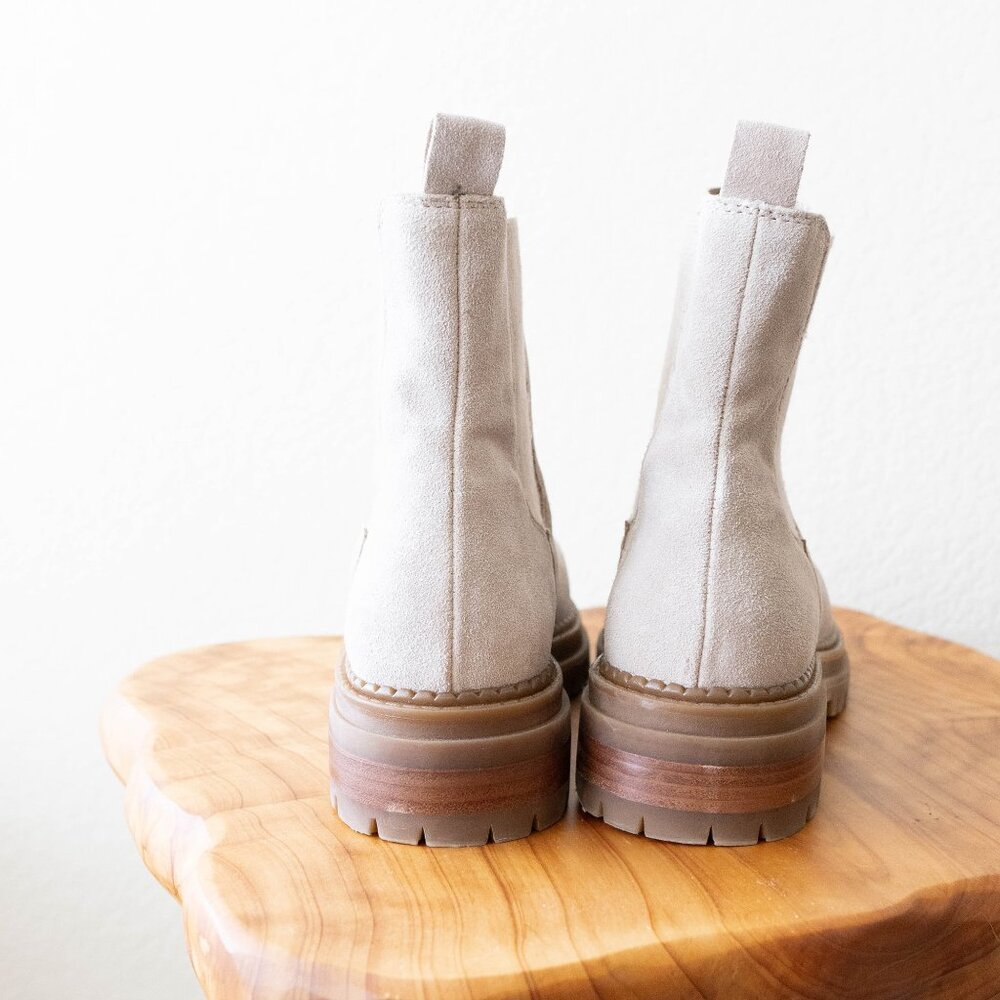 STEVE MADDEN CHELSY BEIGE CHELSEA ANKLE BOOTIES SZ 9.5 - Picture 5 of 8